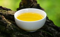 茶油怎么涂抹頭發(fā)如何正確使用茶油洗頭？